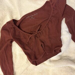 Cute trendy AEROPOSTALE cropped burgundy top.